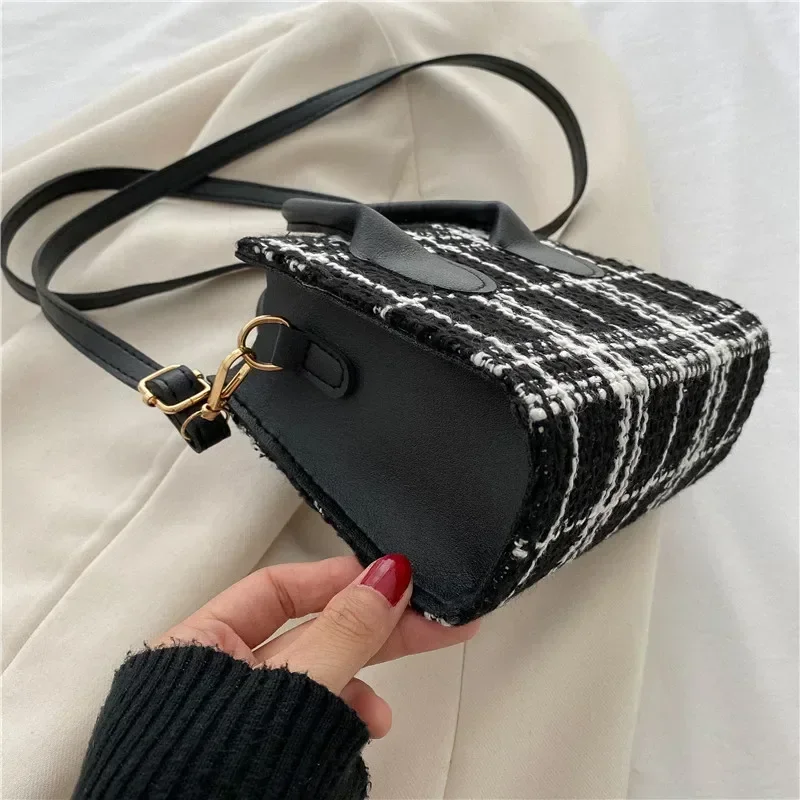 Trendy pleated skirt crossbody bag embroidered checkered shoulder bag, underarm bag, simple large capacity quilted handbag