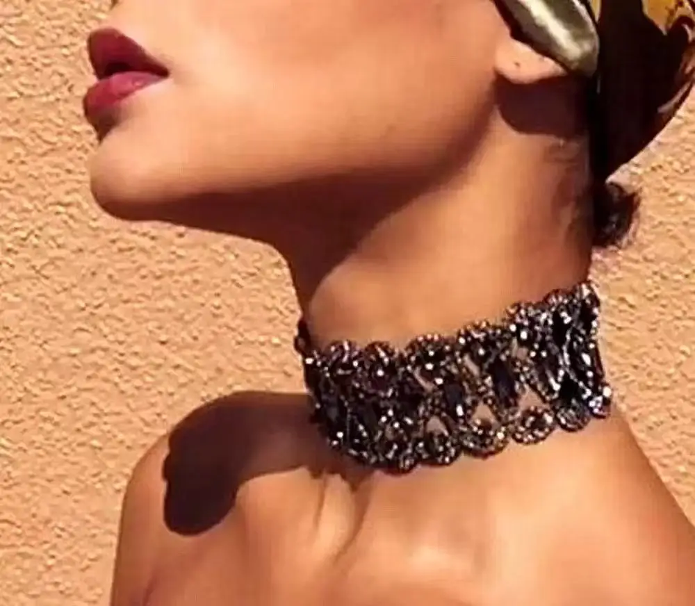 Hot selling accessories in Europe and America, short styles with diamonds, elegant and atmospheric necklaces, horse eye crystal