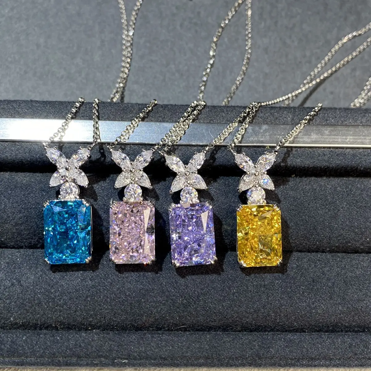

S925 Sterling Silver Necklace for Female HW, Square Ice Flower Cut Pendant, High Carbon Diamond Zircon Collarbone Chain