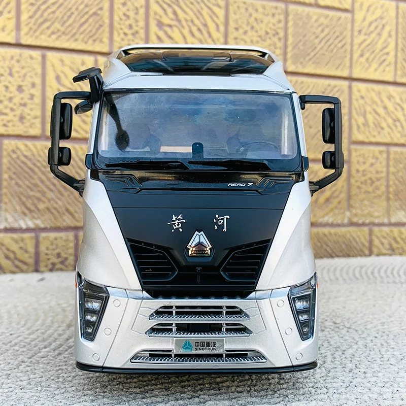 

1:24 Original Scale Model,SINOTRUK Huanghe X7,Semi Trailer Truck,Diecast Model for Collection and Display