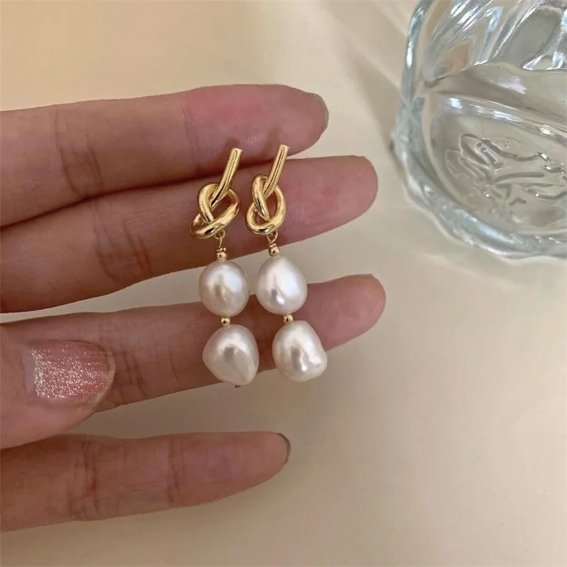 2024 New Vintage Punk Baroque Knot Pearl Earrings for Women Irregular Imitation Double Pearl Drop Earring Jewelry Gifts Wholesal