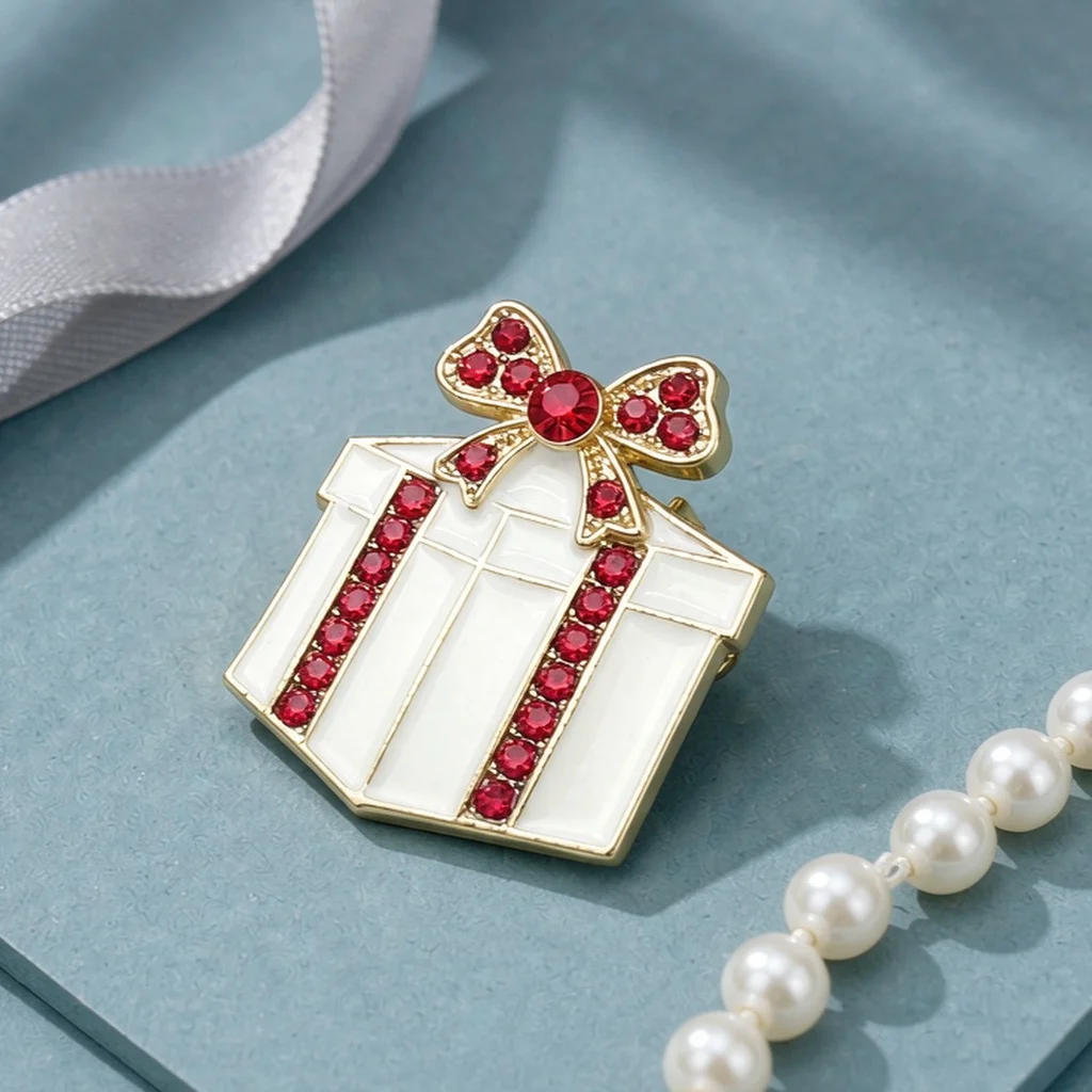 2026 Christmas Eve Decorations, Badge Brooch, Metal Shoe Badge, Corsage, Decorative Pin, Simple Suit Lapel Pin, Themed Brooch, Bag Accessories, Personalized, Light Luxury Waterproof, European Retro, High Aesthetic Value, Collar Accessory, Versatile, Silk Clip, Brooch, Scarf Clip