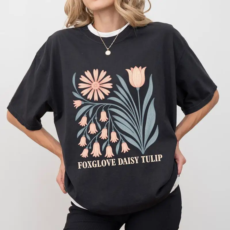 

Vintage Flower Graphic T-shirt, Women's Oversized Floral Daisy Tulip Print Tee, Retro Botanical Art Short Sleeve Tops