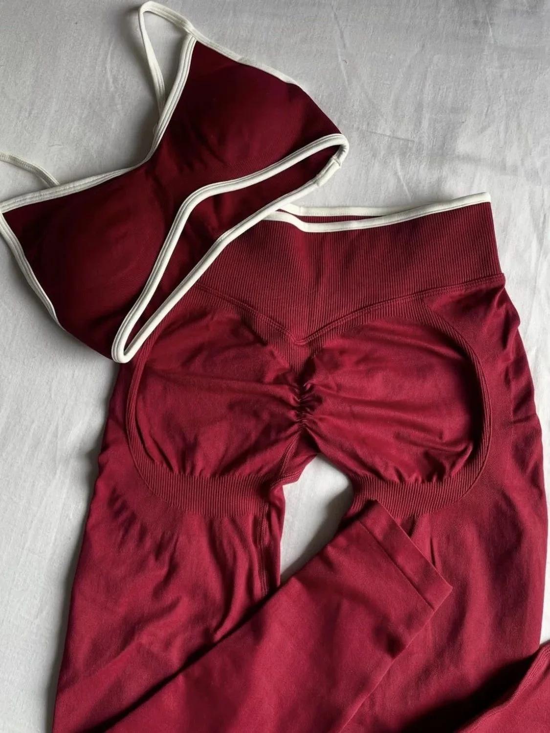 المرأة الرياضية اليوغا السراويل اللياقة البدنية ركوب الدراجات السراويل الرياضية المرنة إشعال نحت Scrunch قصيرة اليوغا الصدرية مجموعة طماق