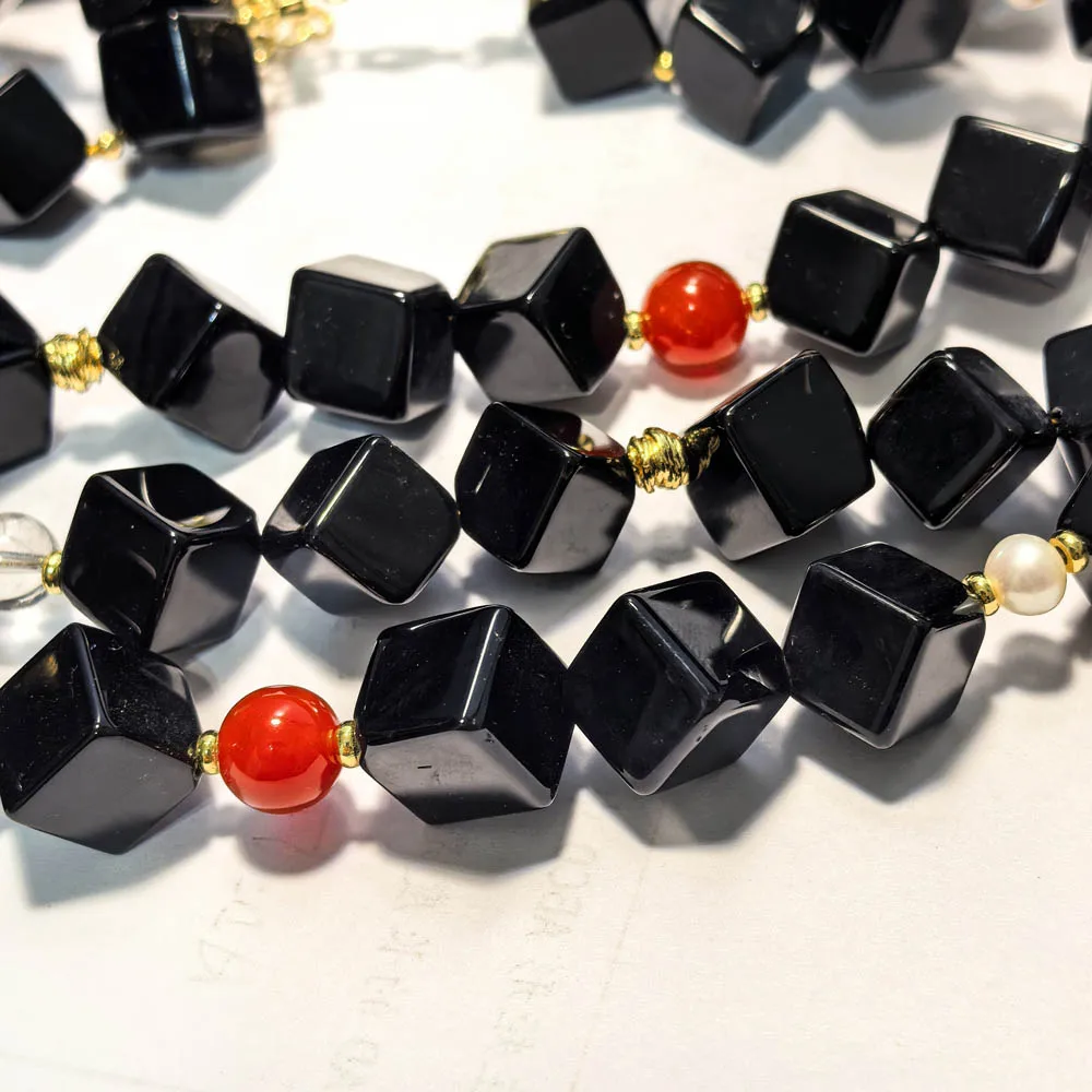 

MTC·STAR 3Row 21'' 13mm Black Cube Red Round Agate Clean Crystal White Pearl Necklace (Z14582)
