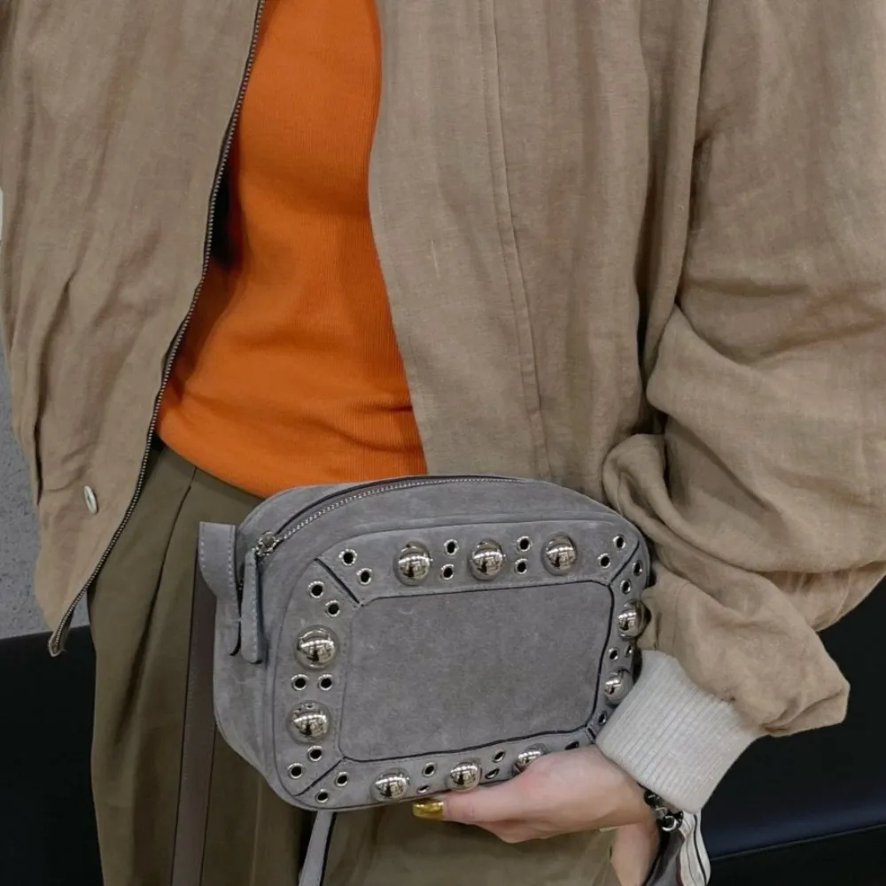 Retro Heavy Industry Camera Medieval Rivet Locomotive Bag Early Autumn New Matte Cowhide Bag Women's Unique and Fashionable