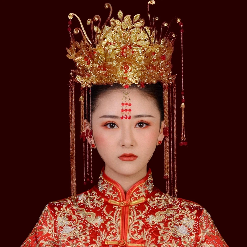 Beautiful Xiuhe Bride Dress Headdress a Chaplet and Robes Chinese Style Hat Wedding Ancient Costume Hair Accessories