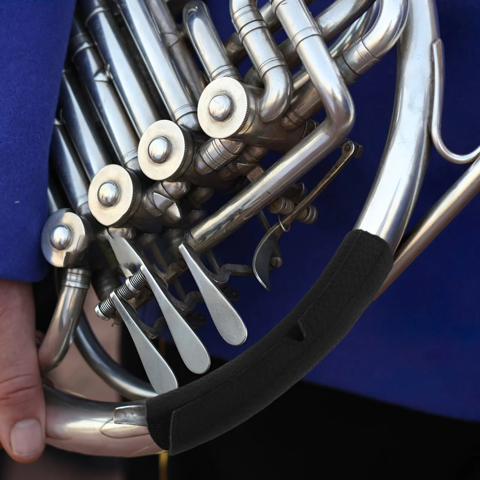 

Black PU French Horn Hand Guard Protective Cover Anti-Slip Hand Pad Horn Accessories Music Instrument Grip