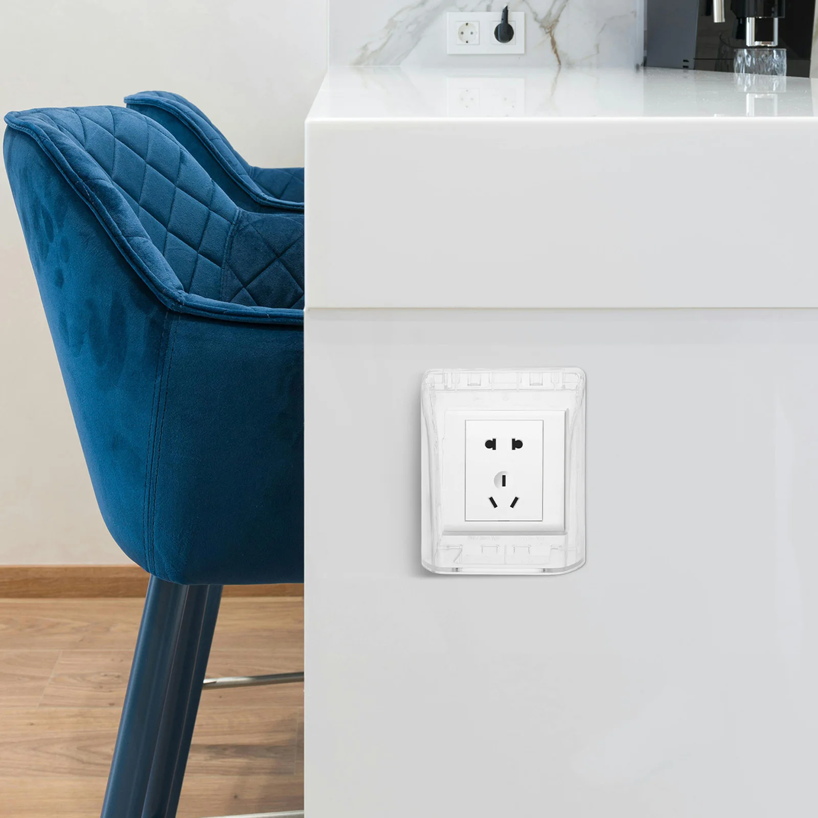 Verdikte waterdichte stopcontactafdekking met veilig geïsoleerd ontwerp voor badkamer slaapkamer woonkamer gebruik weerbestendige stekker