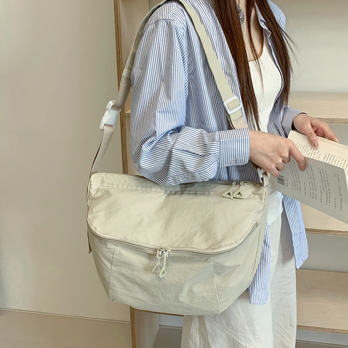 

One-Shoulder Crossbody Nylon Dumpling Bag for Men, Large Capacity for Commuting and Travel, Casual and Relaxed Style Bag for Female College Students