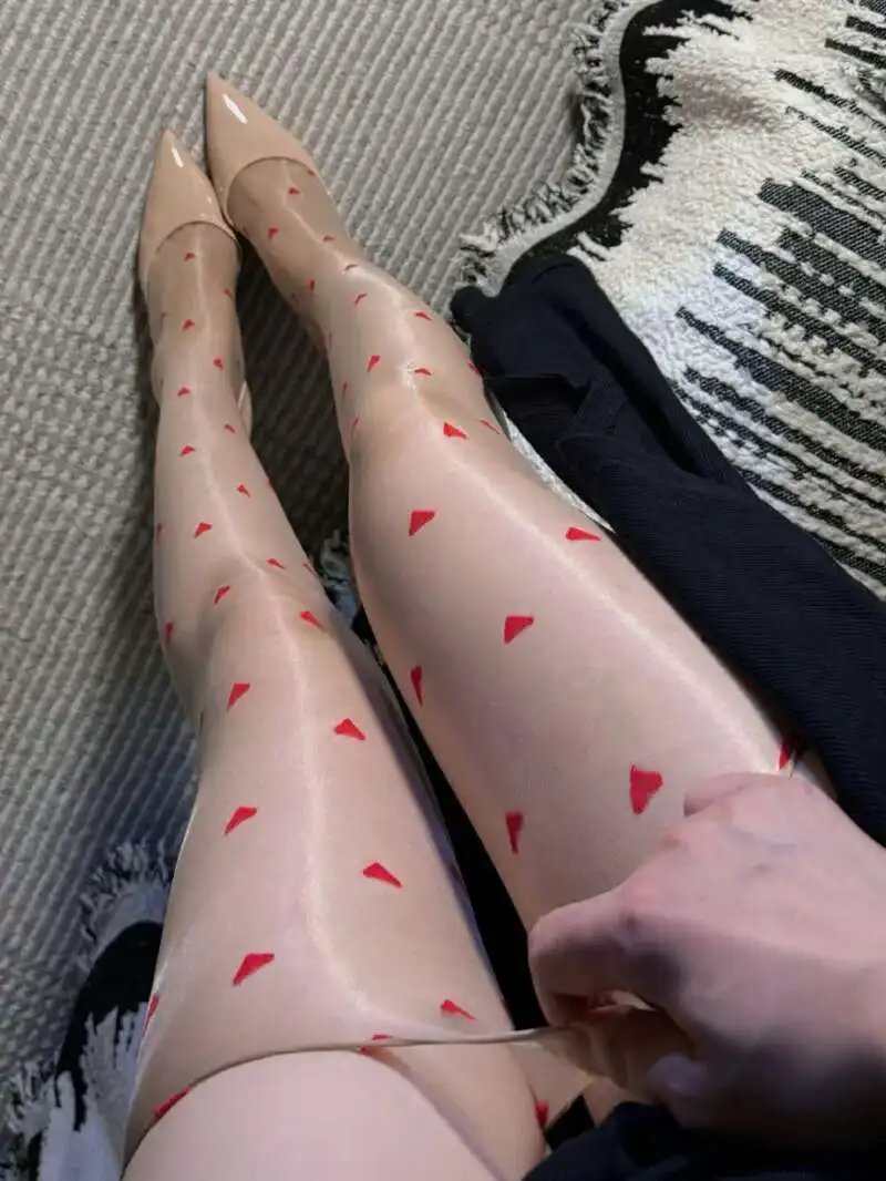 أسود جديد مثير الحرير الحب تخزين إغراء مثير أورورا النفط مشرق الحرير السلس مثير تخزين طويل تخزين الملابس الداخلية النساء 02FS