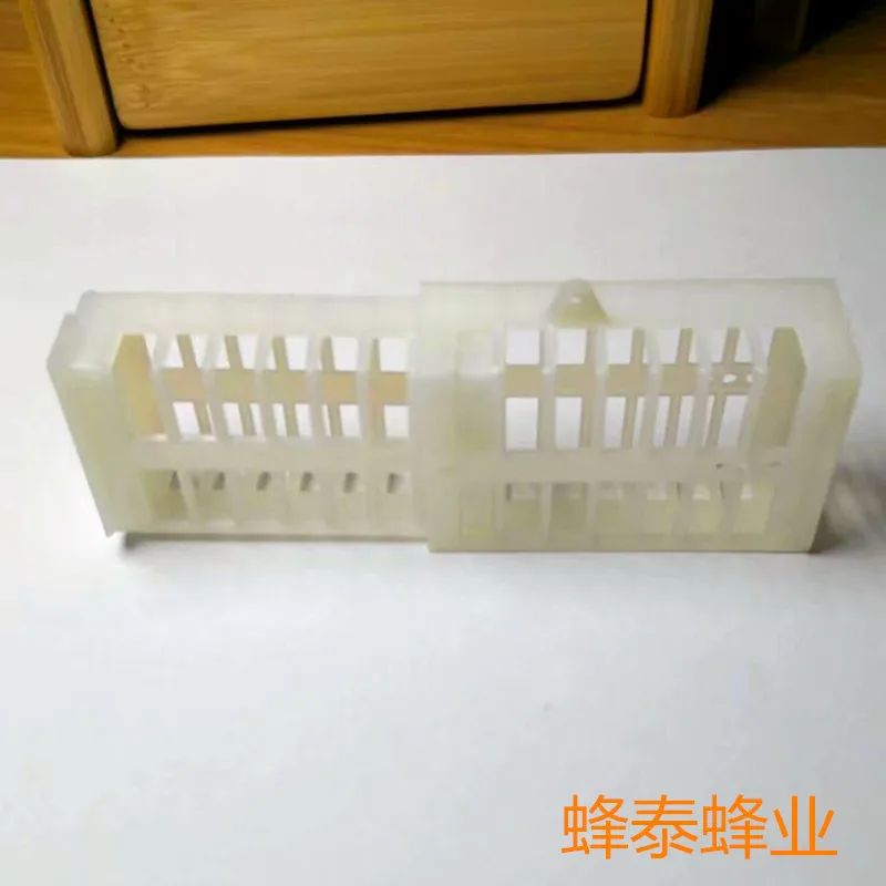 100PCS beekeeping appliance plastic multifunctional king cage, general king cage, plastic queen bee cage.