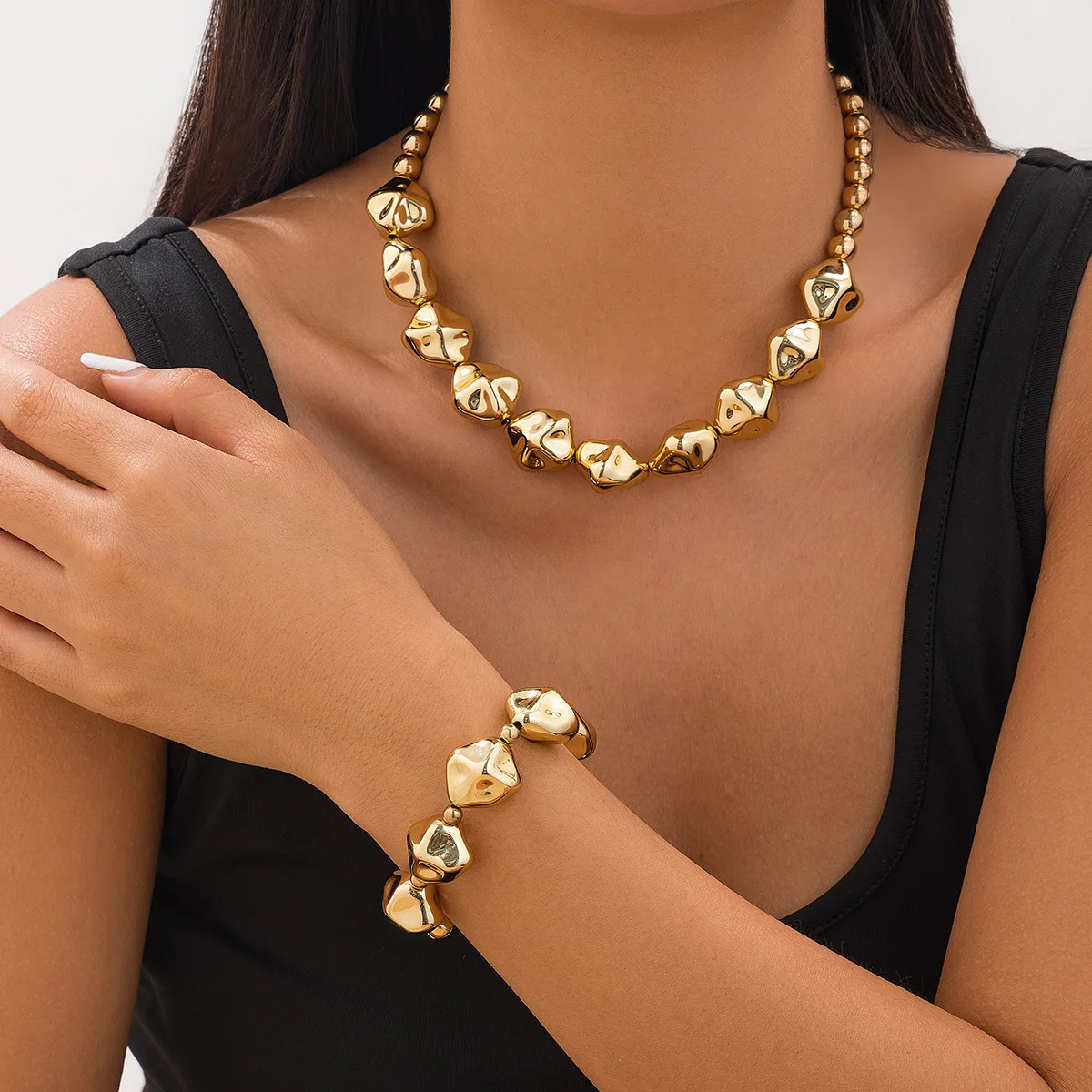 

Premium Geometric Smooth Fold Choker Necklace Vintage Chunky Irregular Beaded Statement Chain for Women