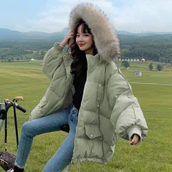 Chaqueta acolchada de algodón con capucha para mujer, abrigo corto con Cuello de piel, cálido, grueso, diseño elegante, traje de nieve a prueba de viento, ropa de otoño e invierno