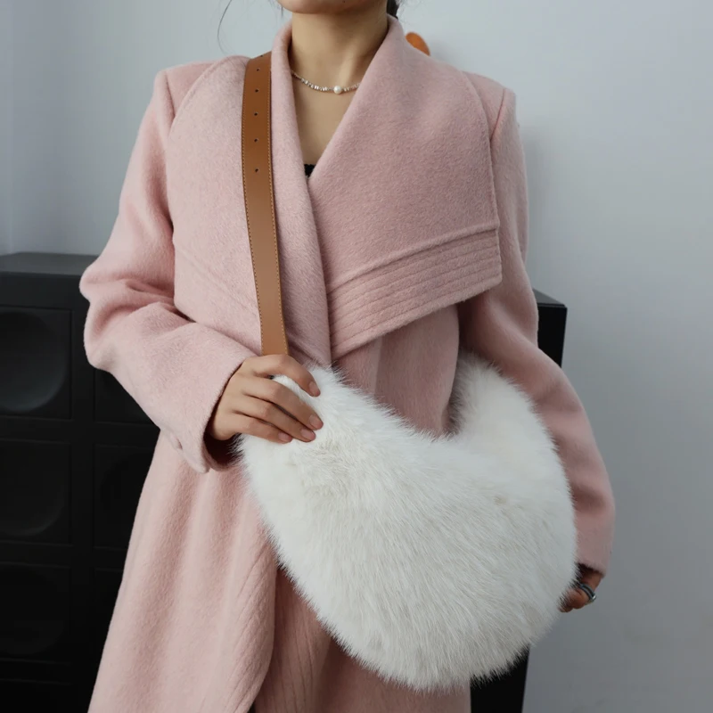 Borse a mezzaluna in pelliccia sintetica moda per donna Borsa a mano di design di lusso 2026 Nuovo in finta pelliccia di coniglio sotto le ascelle in peluche