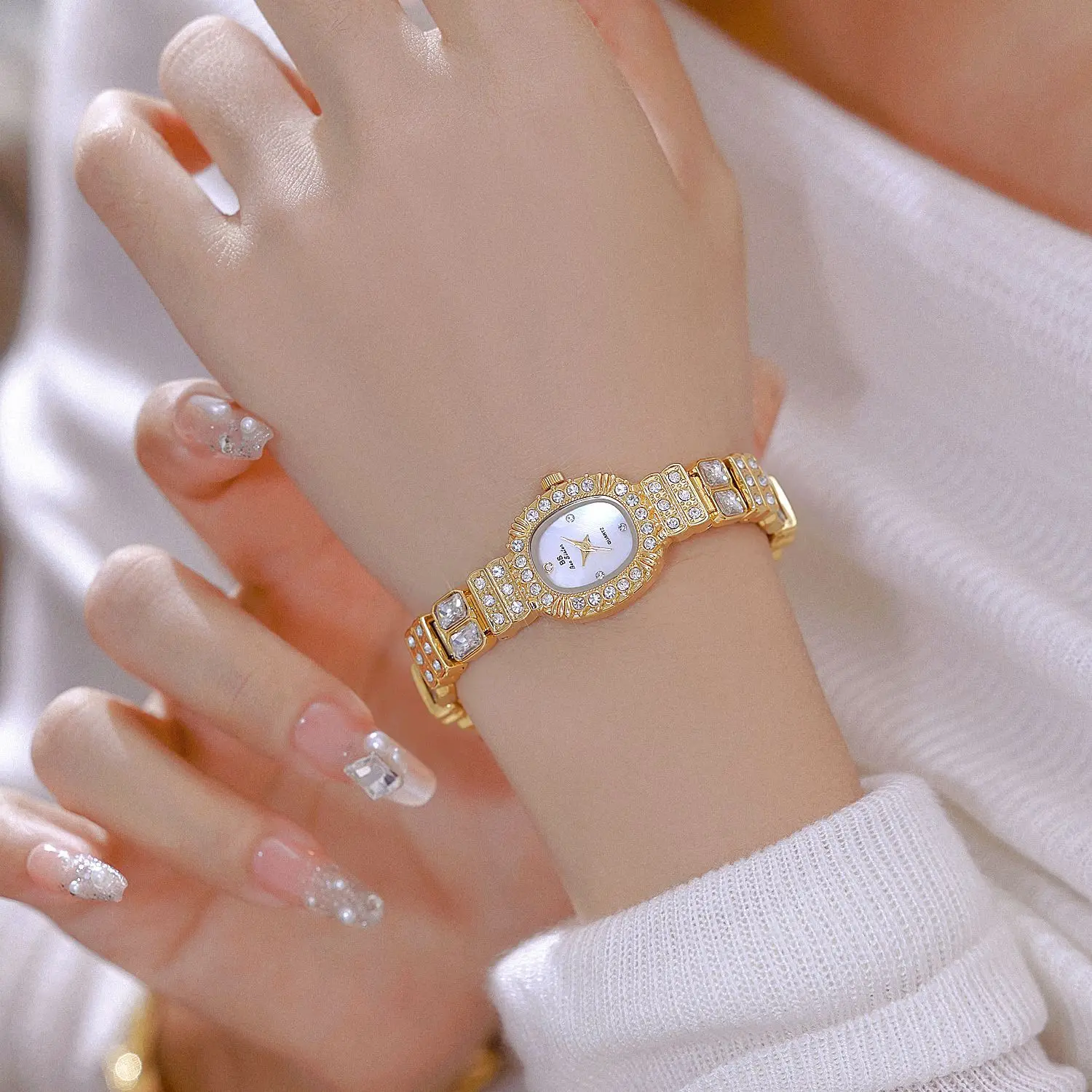 Eleganti orologi da donna impreziositi da rubino, lussuosi orologi squisiti e di ispirazione vintage, accessori da donna, regali da donna.