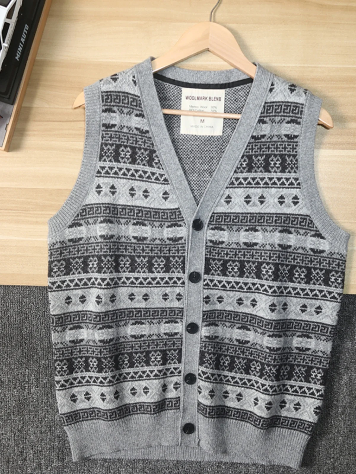 

Высококачественный мужской кардиган из мериносовой шерсти, осенне-зимний цветной вязаный жилет в стиле ретро, повседневный жилет с V-Ne Svel...