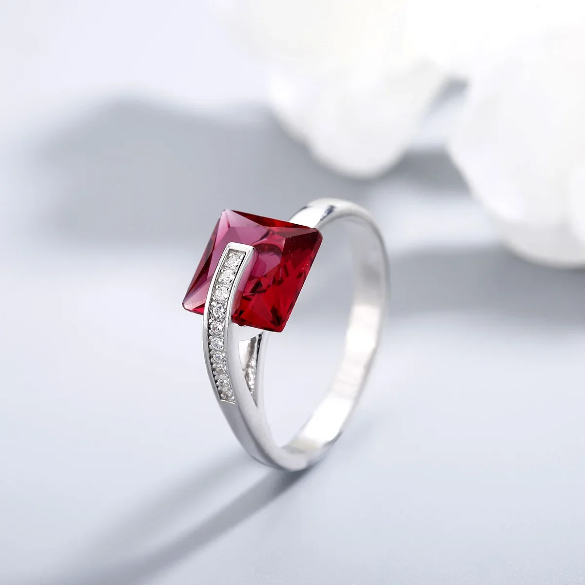 2026 European and American S925 Sterling Silver Pigeon Red Zircon Diamond Set Exquisite High Quality Party Ring for Women