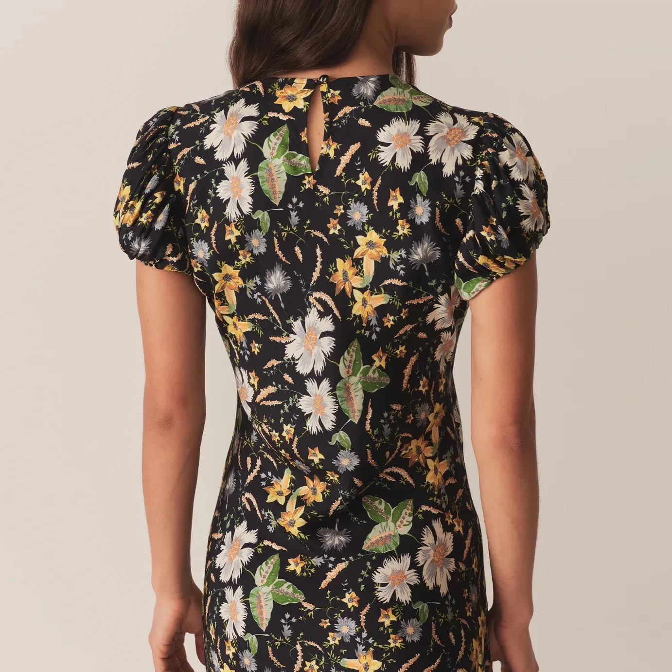 American Retro · Literário e Frio Fundo Preto Floral Oblíquo Manga Bolha Vestido Francês de Manga Curta