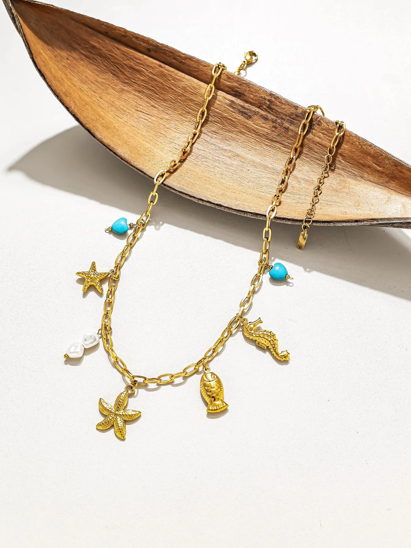 Women's Ceramic Shell Necklace – Summer Beach Style with Starfish & Seahorse Pendants – Stainless Steel Ocean-Themed Gift