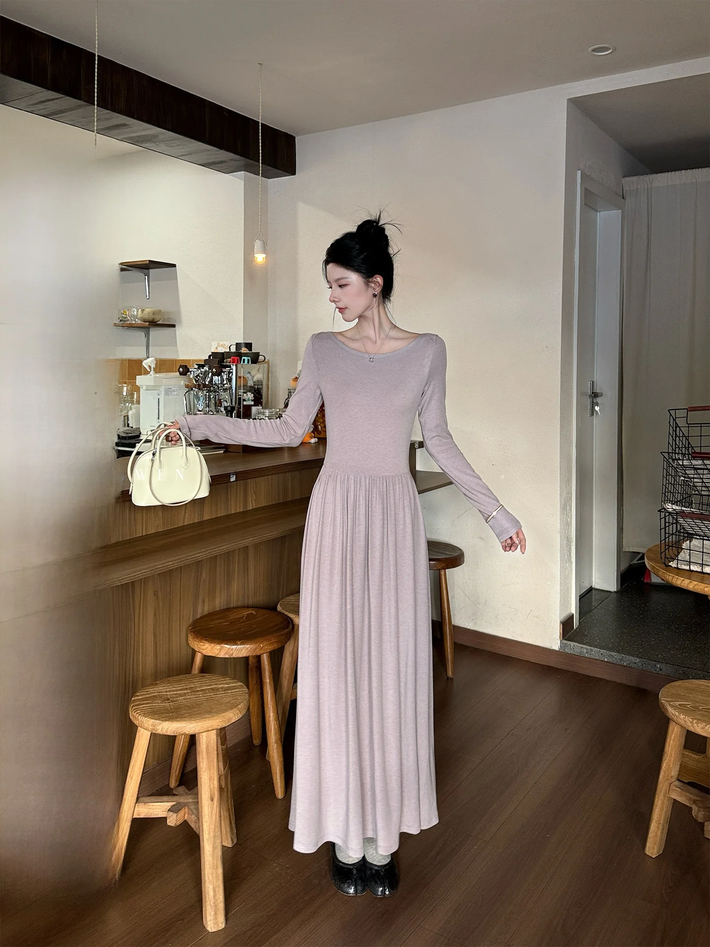 

Элегантное трикотажное платье-миди с длинным рукавом Dr Qiwen: облегающее, утягивающее, из мягкой вискозной смеси, с высокой эластичностью