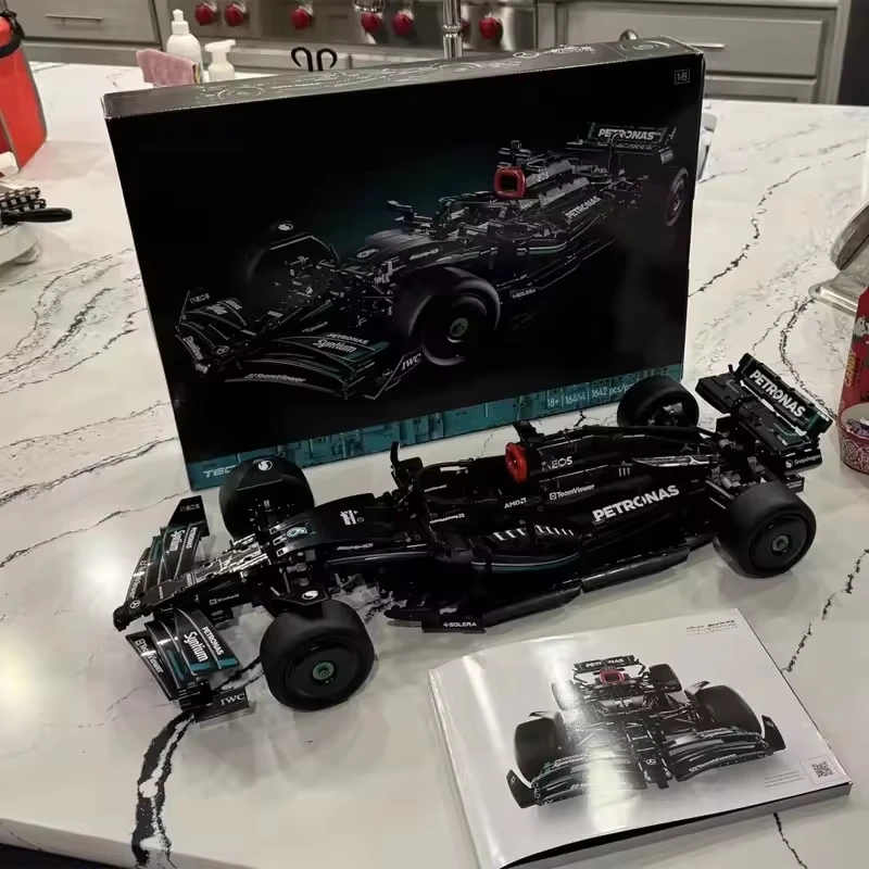 F1 W14 E 42171 Performance Racing Car 1642PCS Build Kits 1:8 Scale Collectible Adult Authentically Detailed Display Model Decors