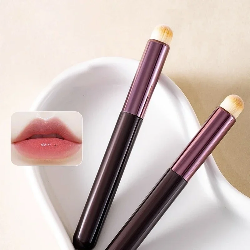 2 Stück runder Lippenpinsel mit weichen Borsten, tragbarer Concealer-Lippenstiftpinsel