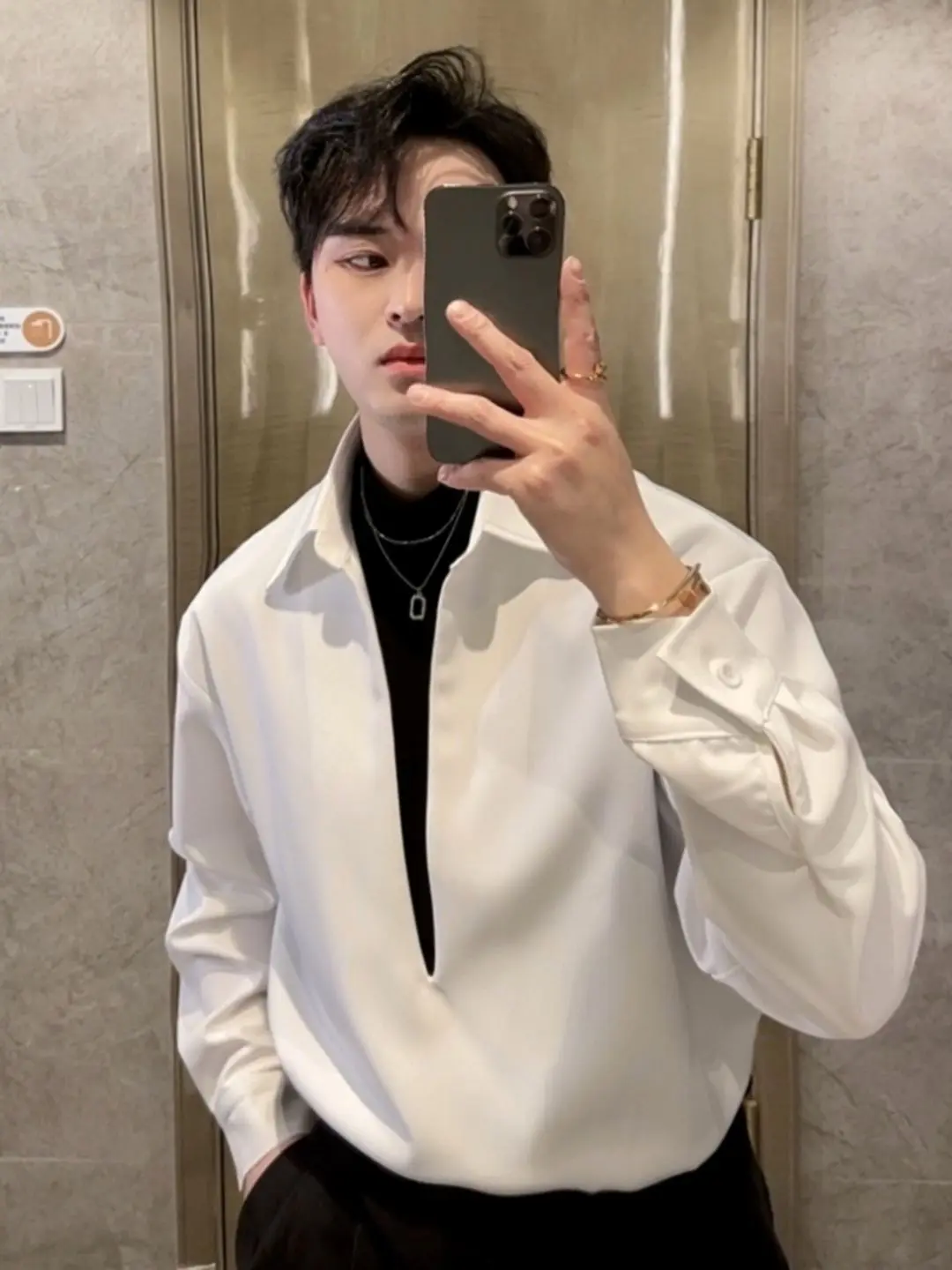 

Мужская куртка-бомбер из смесовой ткани с глубоким V-образным вырезом, весна-осень, имитация двухслойного дизайна, приталенный крой, длинные рукава, дышащая полиэстеровая ткань...