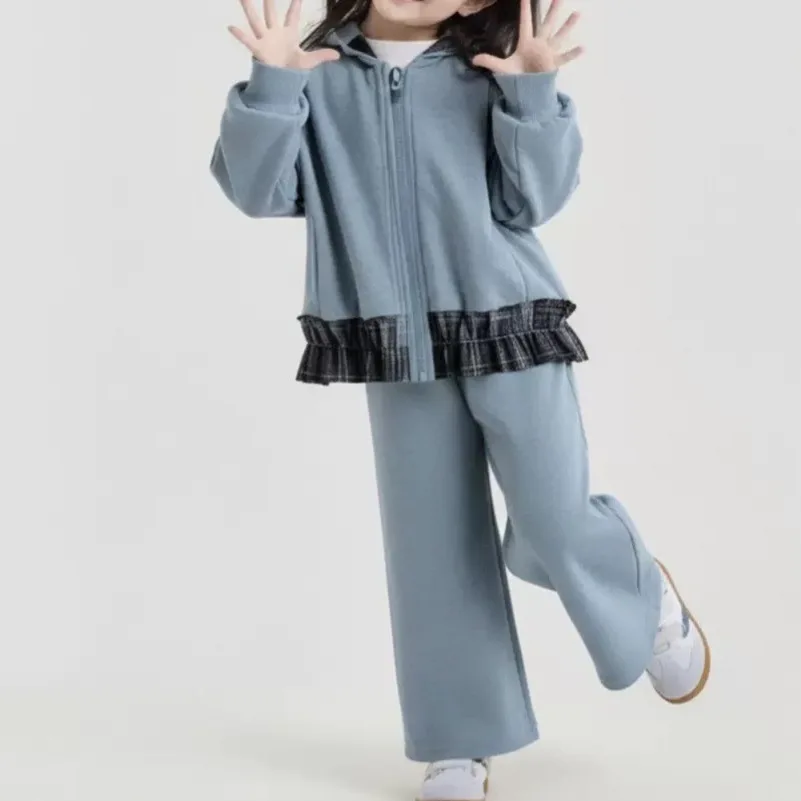 

Весенне-осенний костюм для девочек, новинка 2026 года, кружевная толстовка с капюшоном, топ, широкие брюки, детский повседневный и модный детский комплект из двух предметов