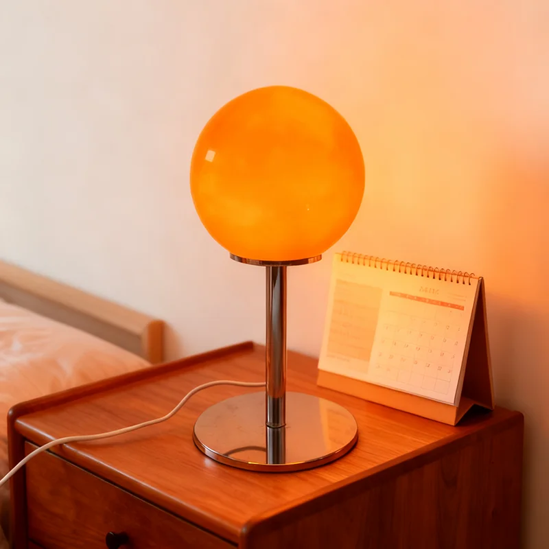 Smalto colorato Crema francese Lampada da tavolo in vetro a fungo nordico di metà secolo Camera da letto Comodino Soggiorno Lampada decorativa romantica