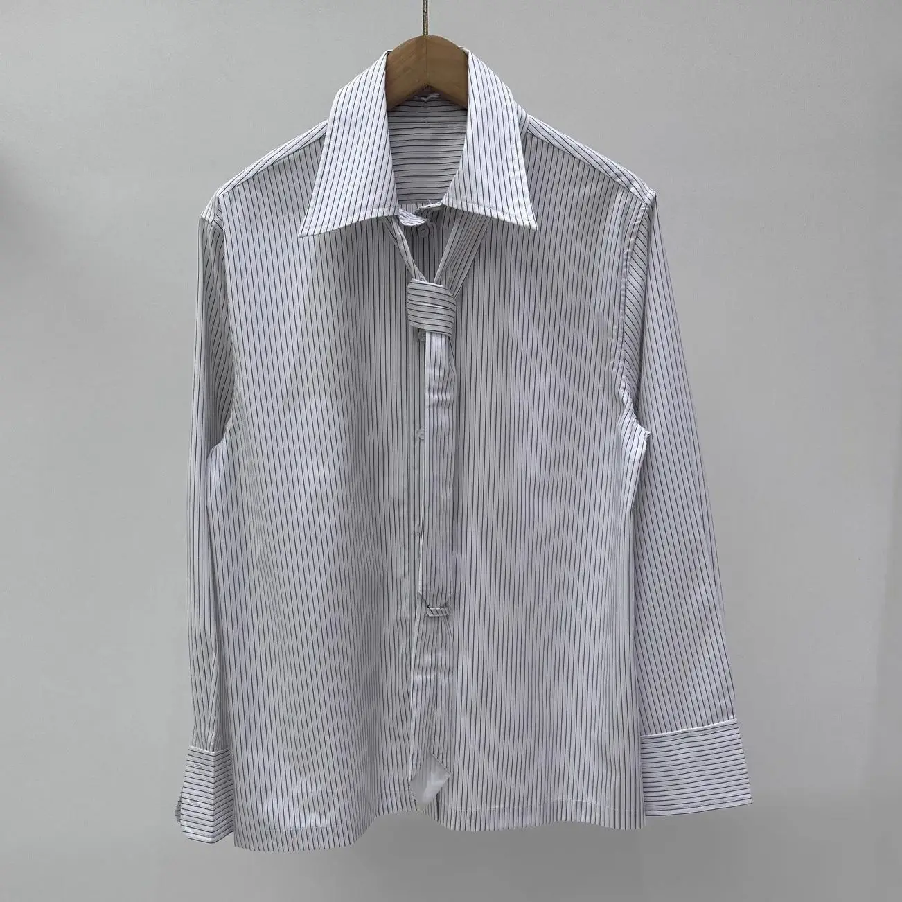 

Spring/Fall WomenTurn-down Collar Thin Striped Detachable Tie Long Sleeve Shirt Single-breasted Loose Fashion Casual Blouse