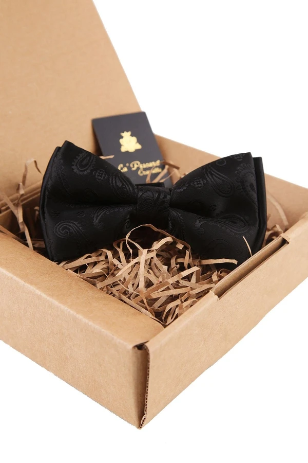 Черный чехол с рисунком Пейсли