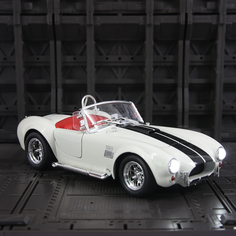 

1:24 Shelby AC Cobra 1960, коллекция украшений из сплава модели автомобиля, амортизатор рулевого управления, детская звуковая и световая связь