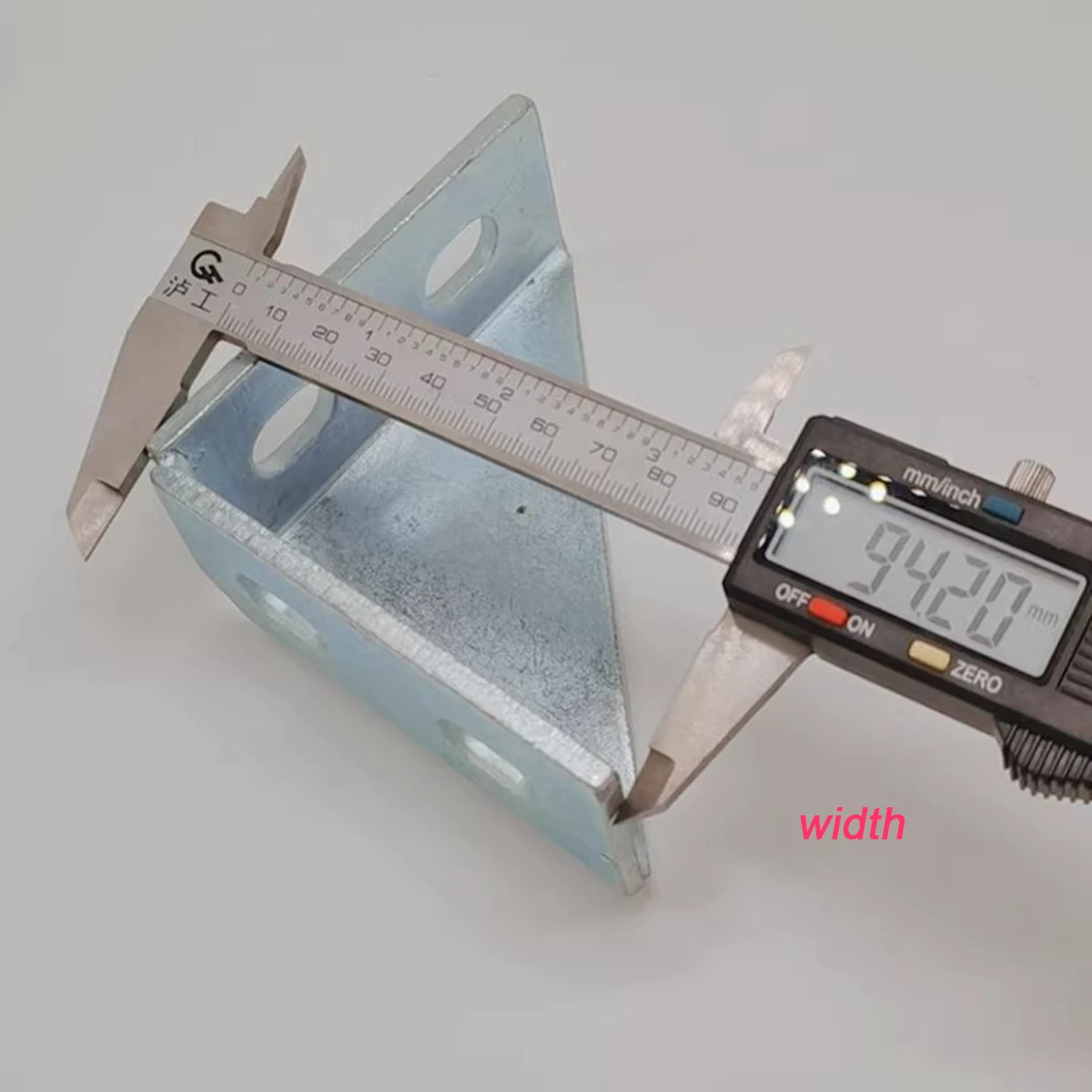 C-Shaped Steel Four Hole Corner Brace/Three-Dimensional Perforated Triangular Connector/Fire Pipe Support Seismic Bracket Access