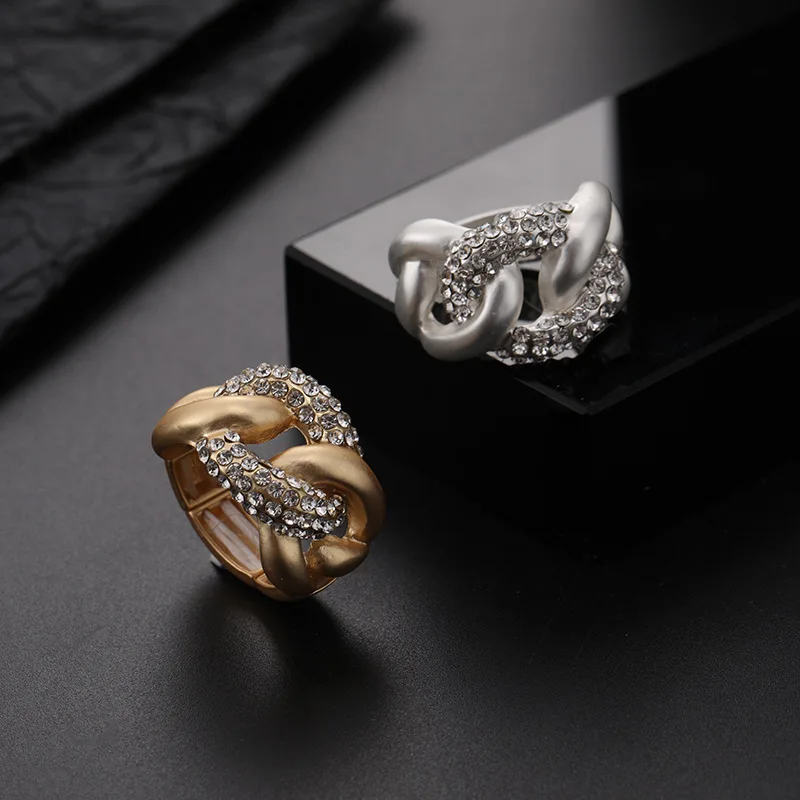 Image of Neuer vielseitiger Ring, ringförmiger, hochwertiger, modischer Damenschmuck