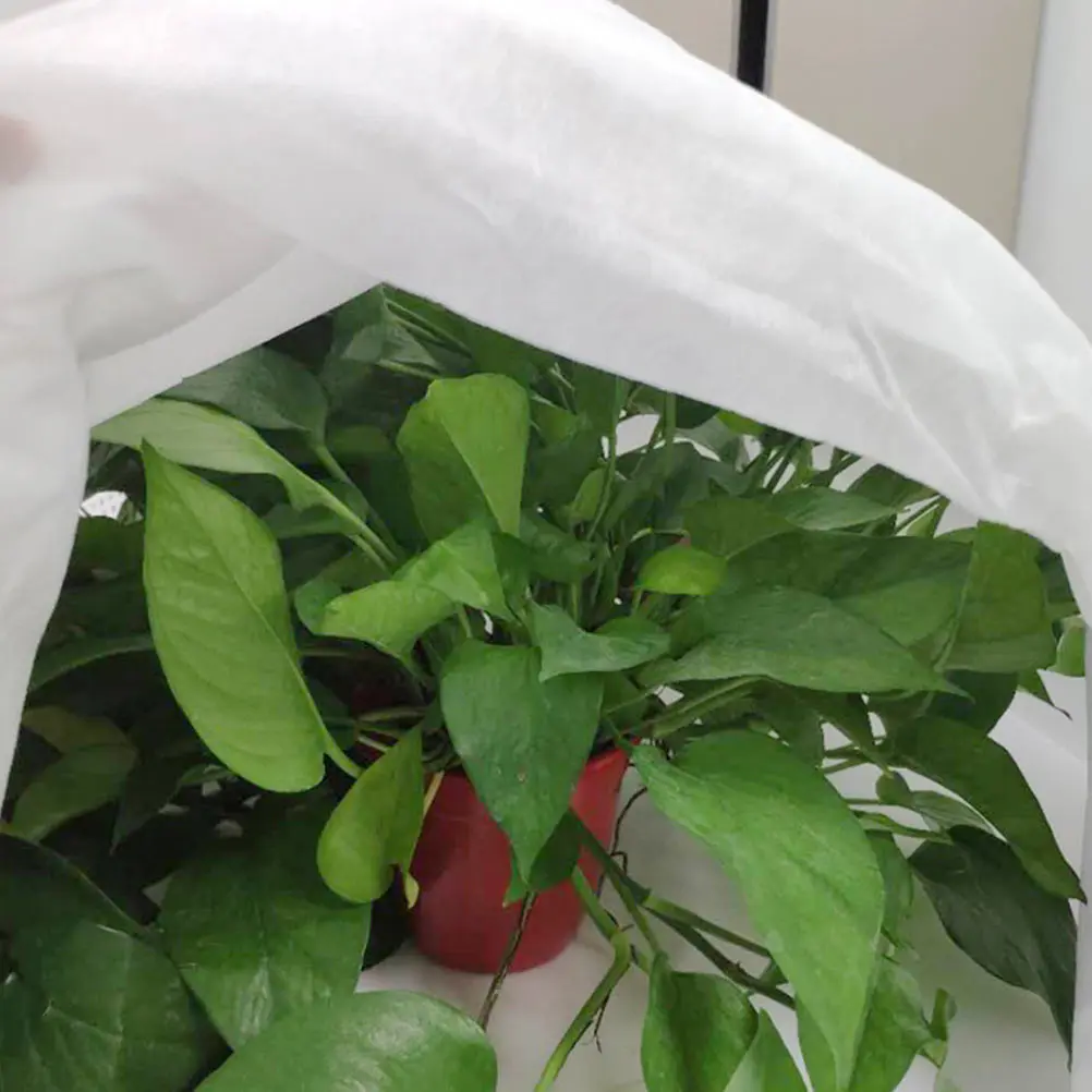 

1Pcs Non-Woven Plant Cover Frost Proof Protective Garden Cover Plant Winter Blanket for Shrubs Trees Wind Snow Frost Protection