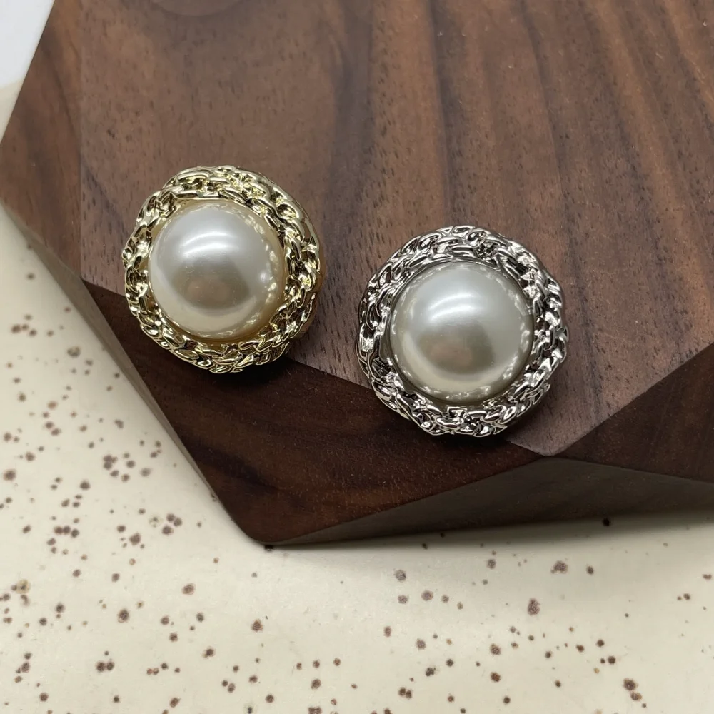 50 قطعة أزرار عصرية مشرق الذهب/الفضة اللون 15/20 مللي متر مطوي نمط أزرار معدنية أزرار اللؤلؤ الأبيض