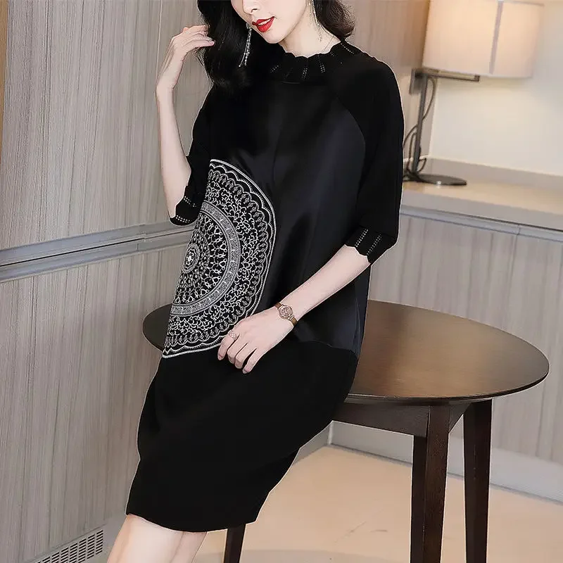 

Summer New Fashion Retro Style High End Standing Neck Embroidery Chinese Style Black Mid Length Dress for Women E9188