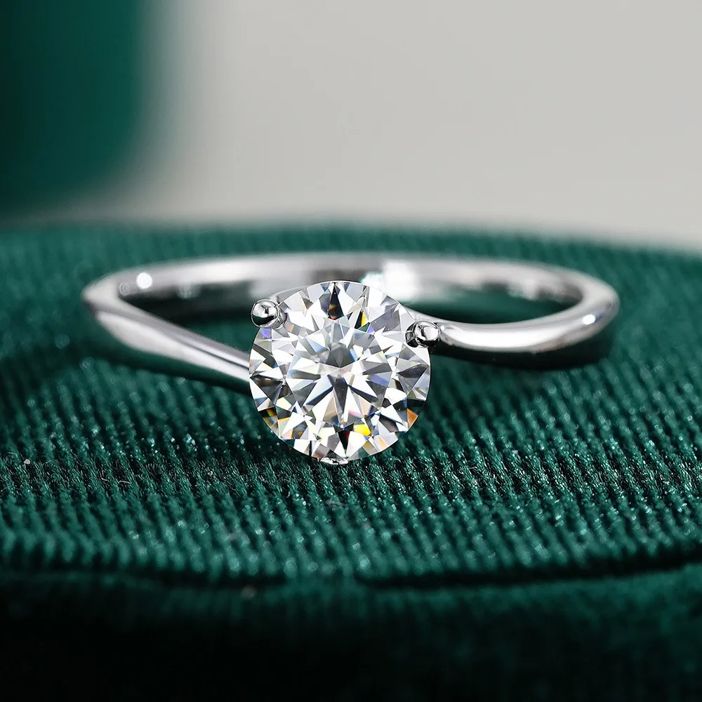 

18K Gold Ring, Moissanite Ring, High-end Women's Ring, Classic Proposal for Three Generations, Platinum PT950 Diamond Ring