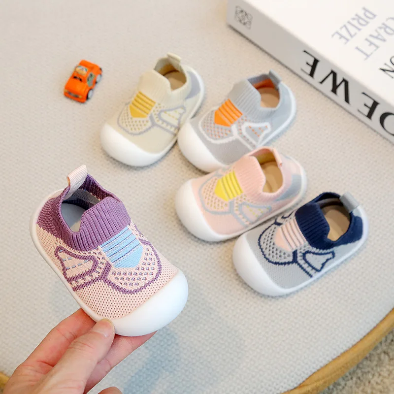 أحذية أطفال مضادة للانزلاق وجيدة التهوية لسرير الأطفال الرضع مع نعل مطاطي للأطفال والبنات والأولاد أحذية شبكية شباشب ناعمة من الأسفل