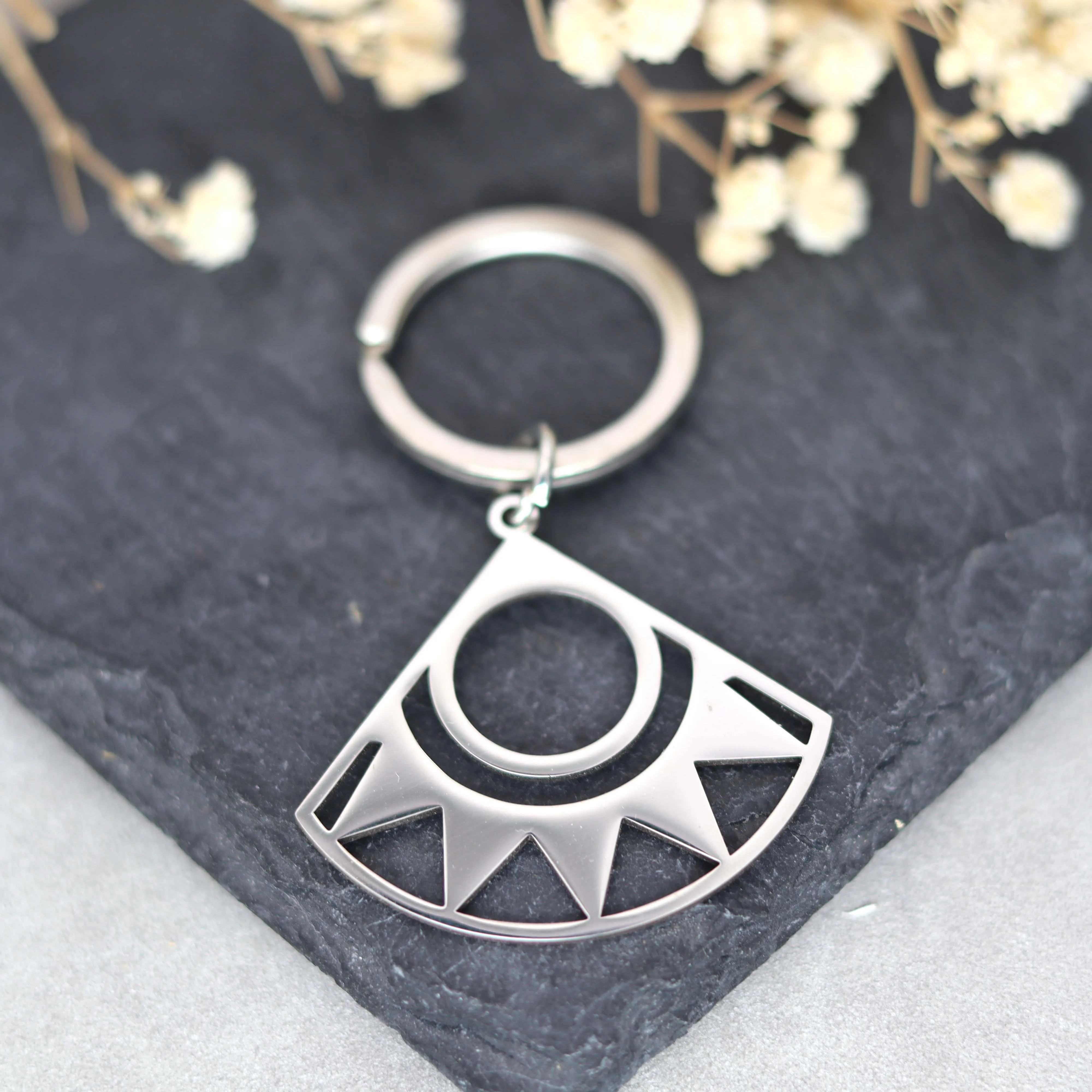 Stainless Steel Fan-shape Zigzag Hollow Sun Charms Trendy Keychain for Women Men Pendant Car Keyring Bag Decor Supplies