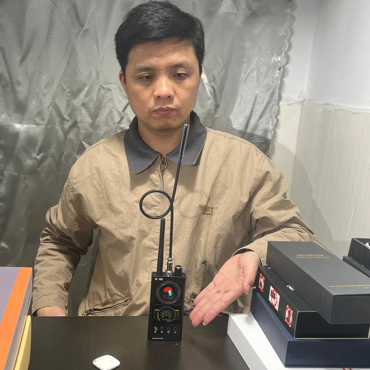 

Детектор GPS-трекеров K68, поисковик скрытых камер, широкополосный сканер радиосигналов, магнитное обнаружение, инфракрасный фильтр, LED-дисплей