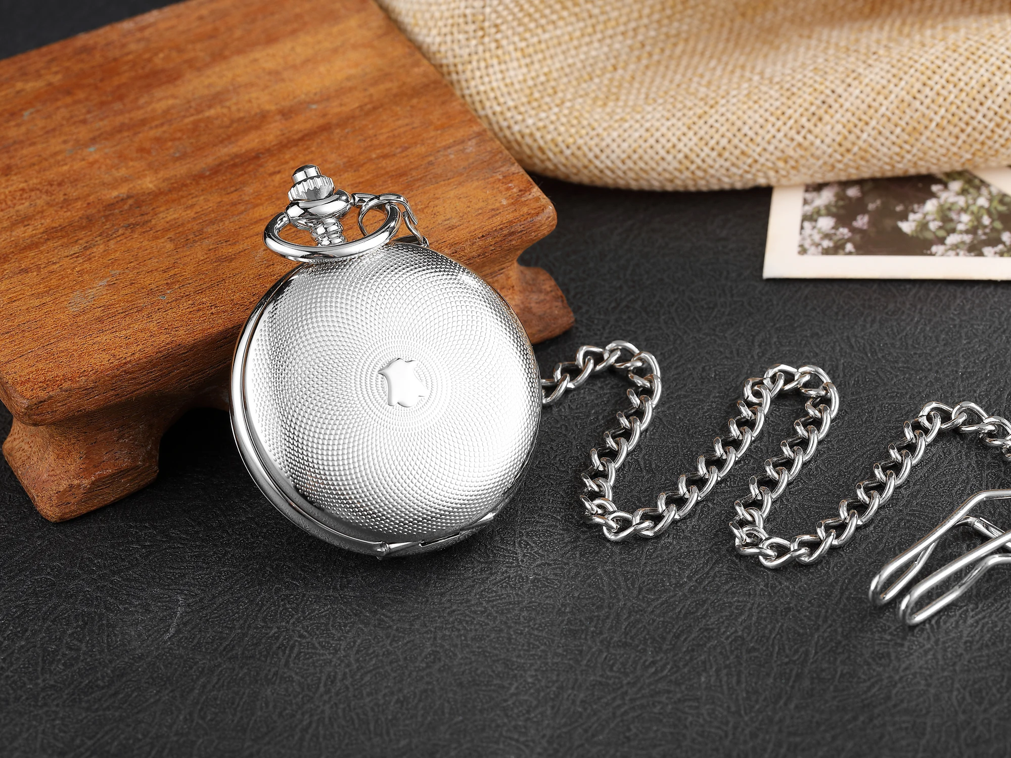 Luxury Sliver Mechanical Pocket Watch for Men Women Smooth Case Roman Numerals Dial Man Fob Chain Pendant Clock for Collection