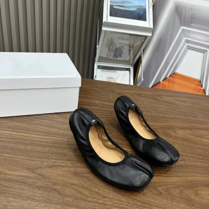 Horseshoe split toe genuine leather shoes, flat sole patent leather single shoes