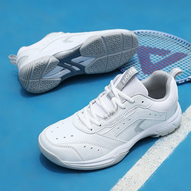 Sepatu olahraga bulu tangkis wanita, profesional Non-slip Gym kebugaran pria olahraga Sneakers latihan tenis sepatu voli 8203