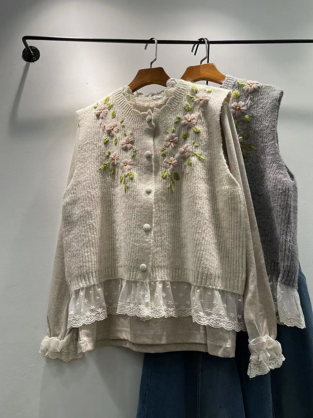 

Spring Autumn Women's Loose Warm Embroidered round Neck Single Button Vest Jacket Floral Patterned Outerwear Casual Wear