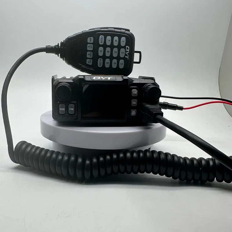 

Портативная рация QYT KT-7900D Mini с четырьмя диапазонами, четырьмя запасными внешними динамиками, дальностью 30 км, ЖК-экраном и функцией автомобильной связи
