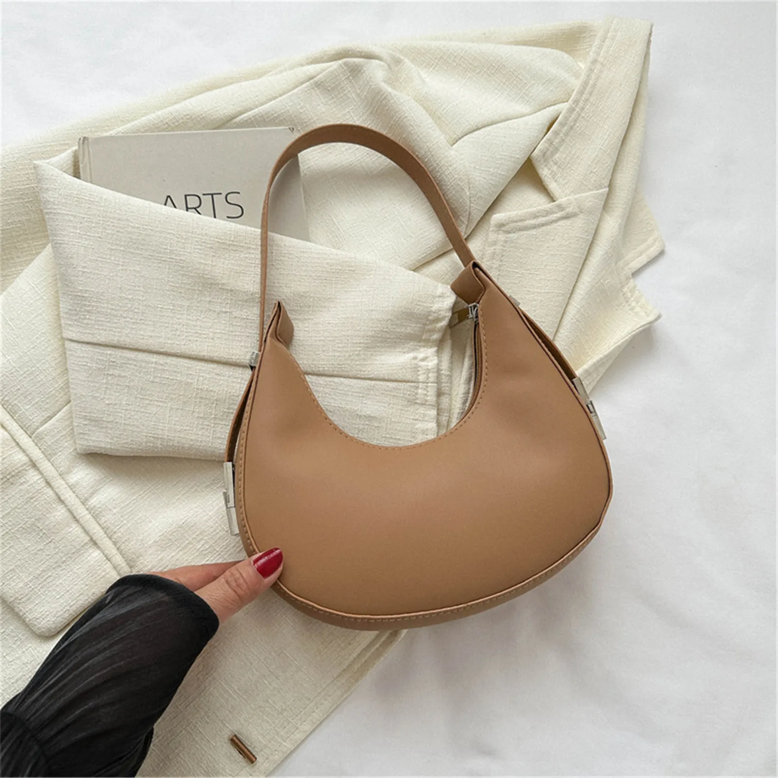 Sac à main en cuir PU solide pour femme, sacs initiés demi-lune, sac sous les bras, sangle initiée réglable, sac à main décontracté simple, mode