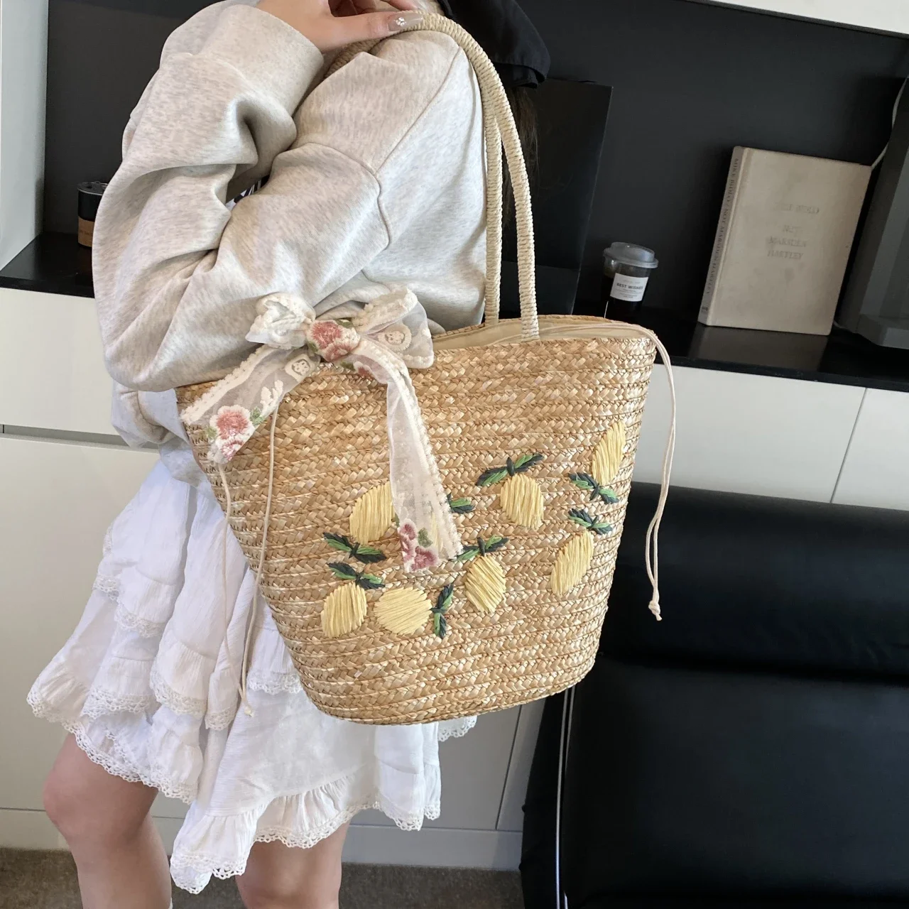 Large Capacity Beach Shoulder Bag Designer Embroidery Handbag Summer Handmade Rattan Bag Fashion Basket Straw Shopping Bag - view 2