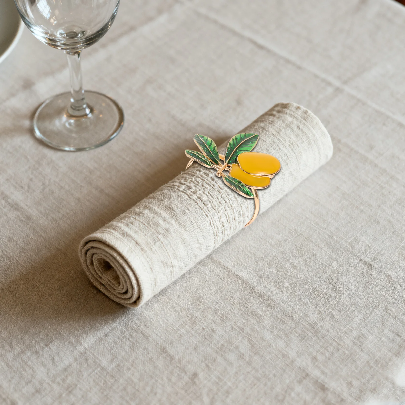 

4Pcs Lemon Napkin Rings Artificial Fruit Metal Holders Elegant Wedding Table Decor Party Dinner Accessories Lemon Napkin Rings